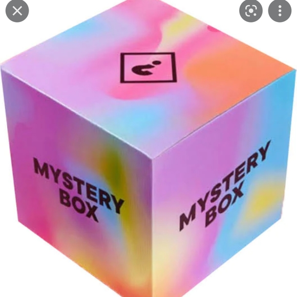 WOMEN'S MYSTERY BOX